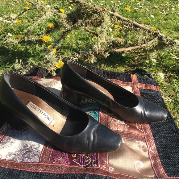 Nordstrom black heel pumps!! 🖤 - Picture 4 of 6